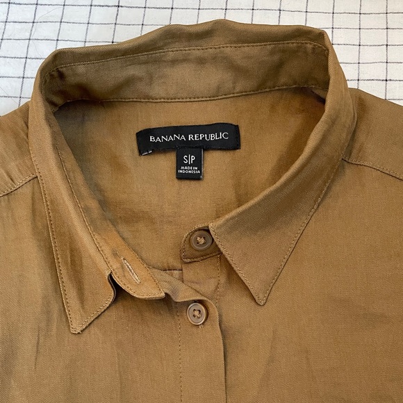 Sleeveless button up - Picture 2 of 6